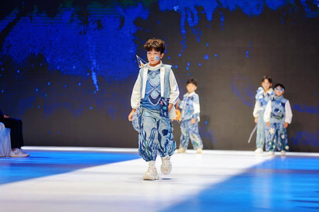 山東首屆AI數實耦合服裝設計大賽決賽暨職工創新創意成果展舉辦:服裝設計