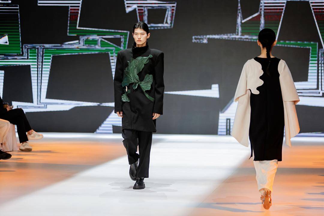 山東首屆AI數實耦合服裝設計大賽決賽暨職工創新創意成果展舉辦:服裝設計